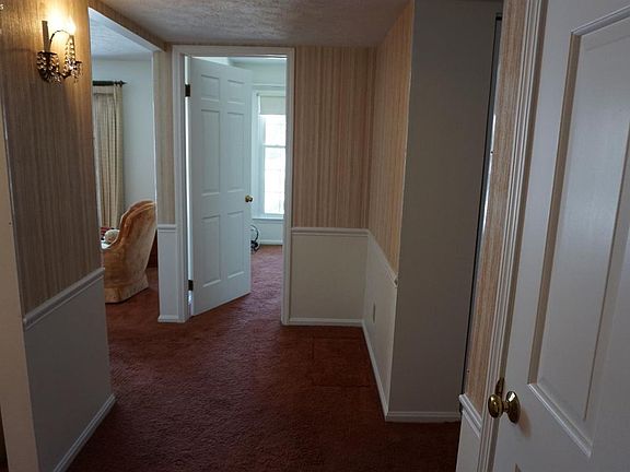 4th image of 127 Stonyridge Dr