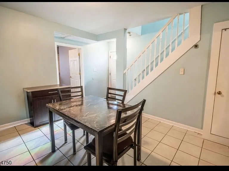 289 Rose St — Photo 1