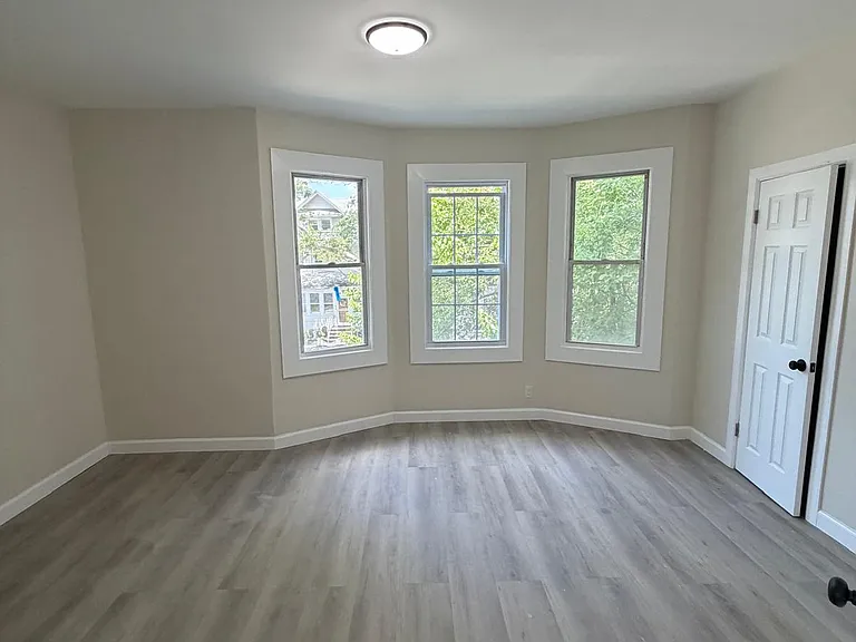 206 Myrtle Ave #M — Photo 2