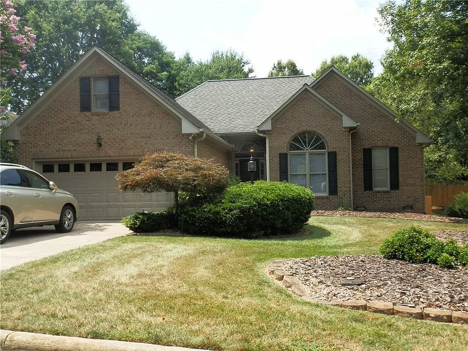 1st image of 6 Laurel Oak Dr