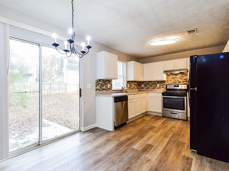 3791 Landgraf Cv — Photo 9