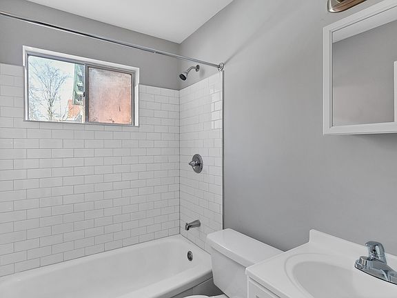 2nd image of 3035 Gilbert Ave Unit 9