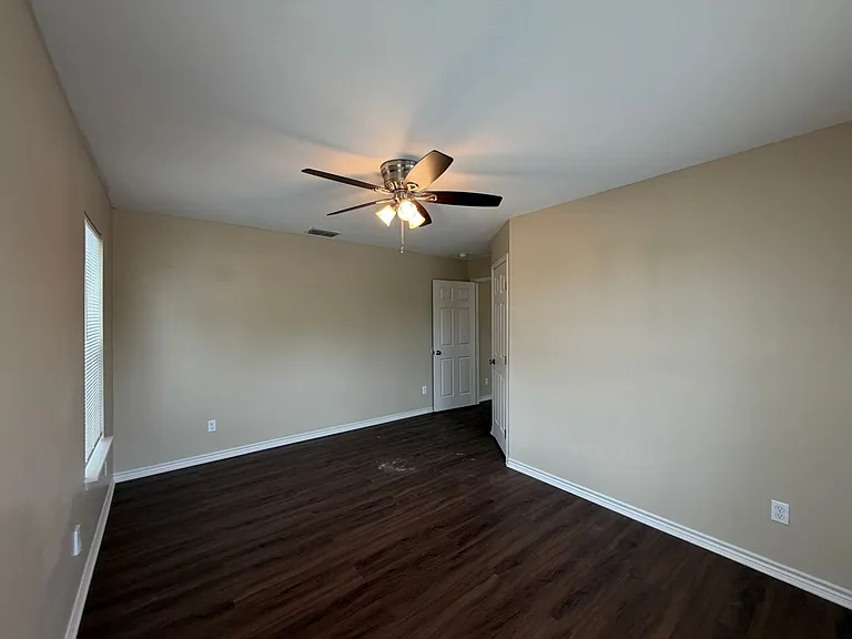 1618 Birch Pl — Photo 9