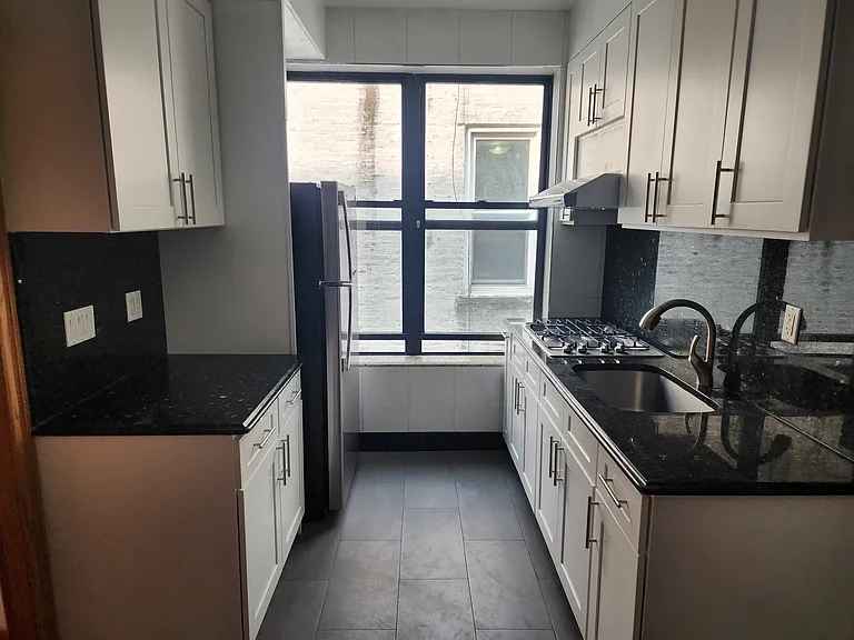 Maple Ave — Photo 5