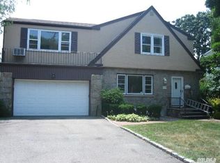 208 Floral Pkwy, Floral Park, NY 11001