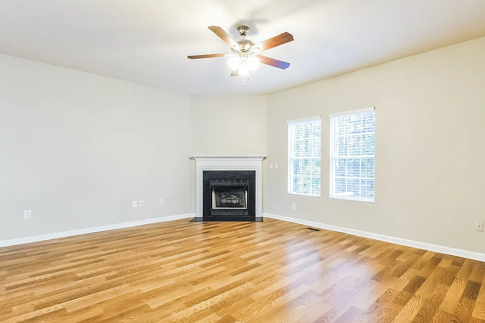 4 bed, 2.5 bath, 1901 sqft, $2,980 — Photo 2