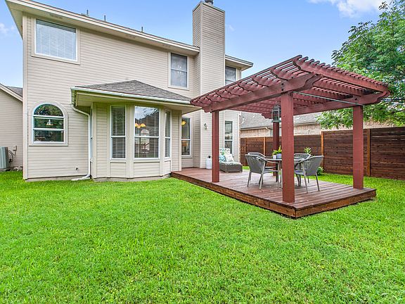 4th image of 1702 Todd Ln