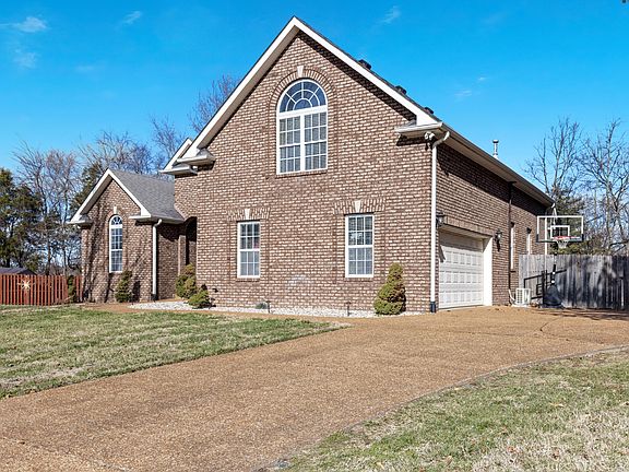 3rd image of 121 Cambria Dr