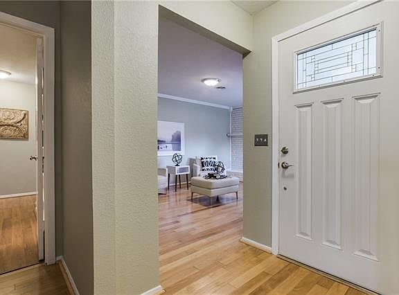 3rd image of 6833 Kingsbury Dr