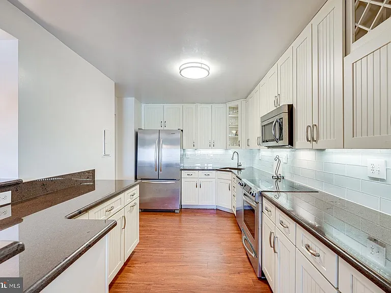 8340 Greensboro Dr #521 — Photo 7