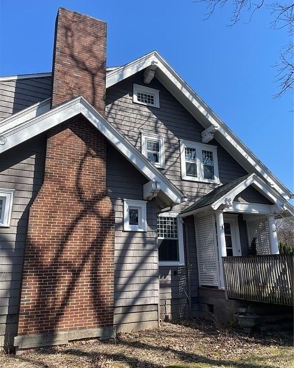 1st image of 305 N Orchard Rd