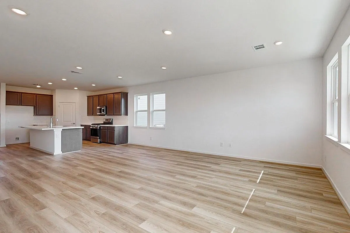 5 bed, 3.0 bath, 2809 sqft, $3,200 — Photo 4