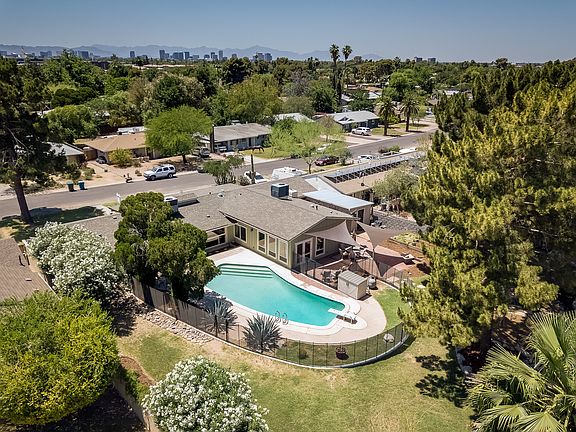 3rd image of 1702 E Palo Verde Dr