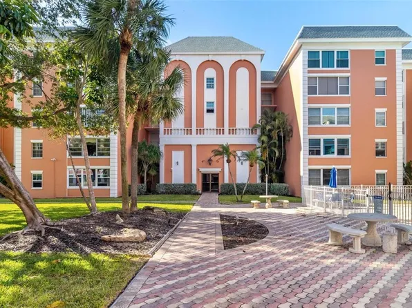 6960 20th Ave N APT 409, Saint Petersburg, FL 33710