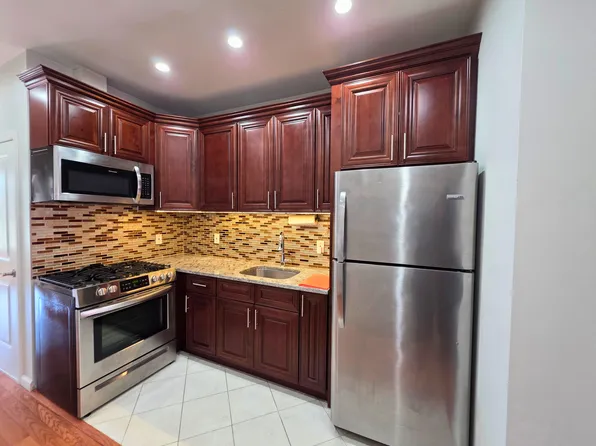 344 Knickerbocker Avenue image 1 of 8