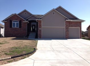 815 S Erin Ct, Haysville, KS 67060