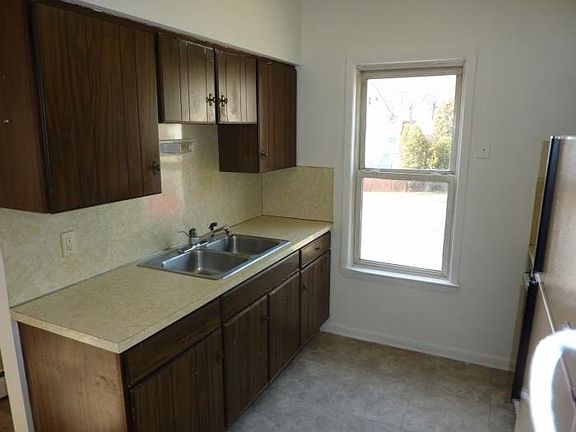 3rd image of 650 Sayre Ave