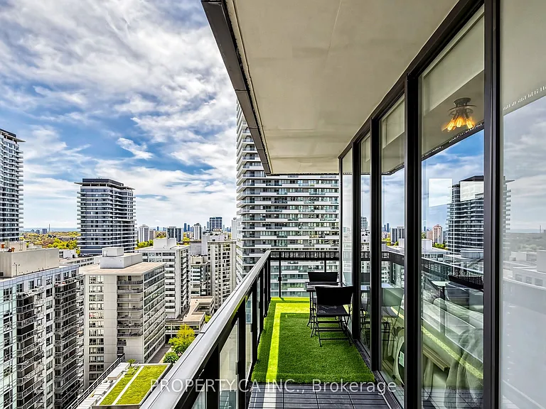 8 Eglinton Ave E #1411 — Photo 15