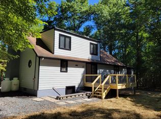 190 Fox Rd, Dingmans Ferry, PA 18328
