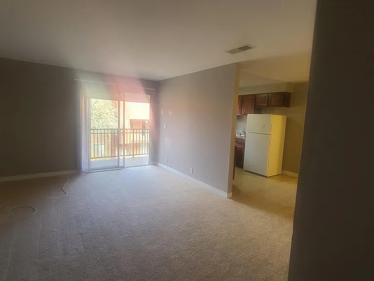 5061 River Glen Dr #70 — Photo 1