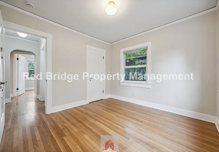 2619 NE Flanders St — Photo 19
