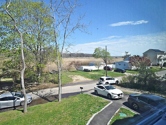 4th image of 64 Park Dr
