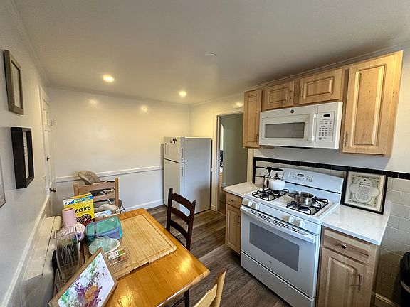 3rd image of 32 Bishop Rd #3