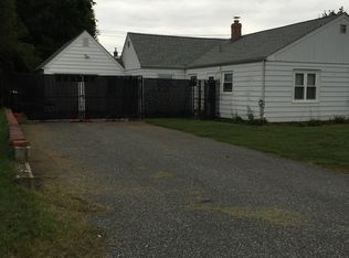 1304 E Willow Run Dr, Wilmington, DE 19805