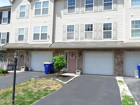 235 Fisher Dr, York, PA 17404