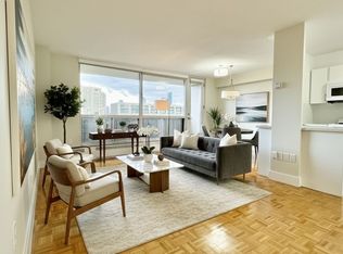 666 Spadina Ave #809, Toronto, ON M5S 2H8