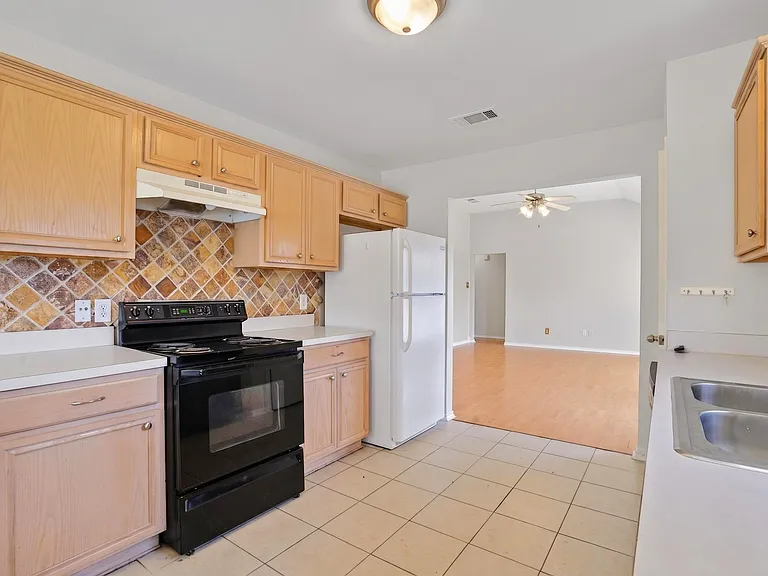 116 Meadow View Ln — Photo 6