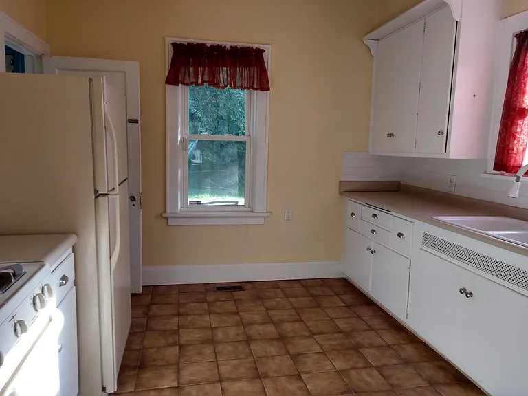 3536 Linwood Ave — Photo 3