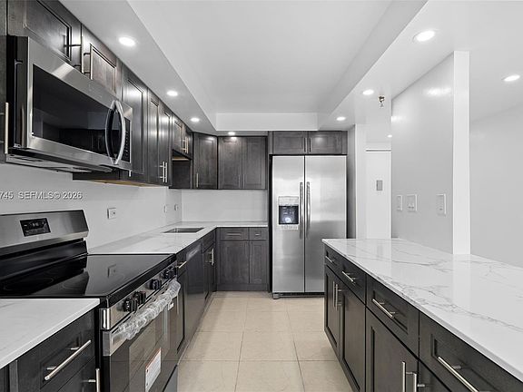 4th image of 20505 E Country Club Dr APT 1938