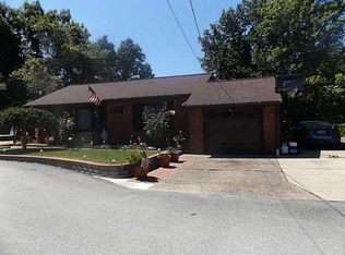 86 Valleyview Dr, Ambridge, PA