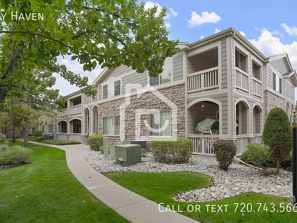 4232 S Blackhawk Cir #5C