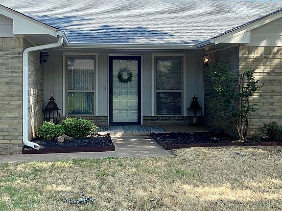 2nd image of 3921 W Yorkshire Dr