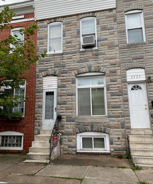 2nd image of 3427 E Lombard St