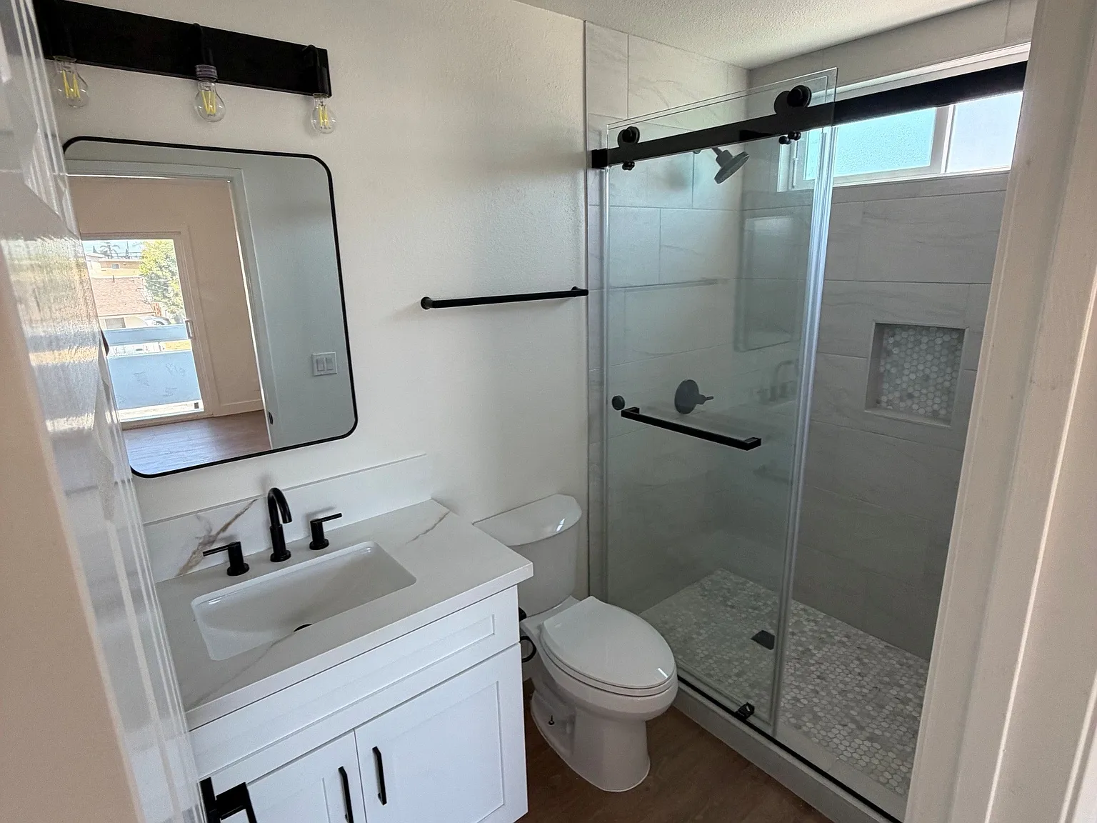 3 bed, 2000 sqft, $4,450 — Photo 4