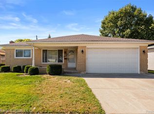 25825 Berkshire St, Roseville, MI 48066