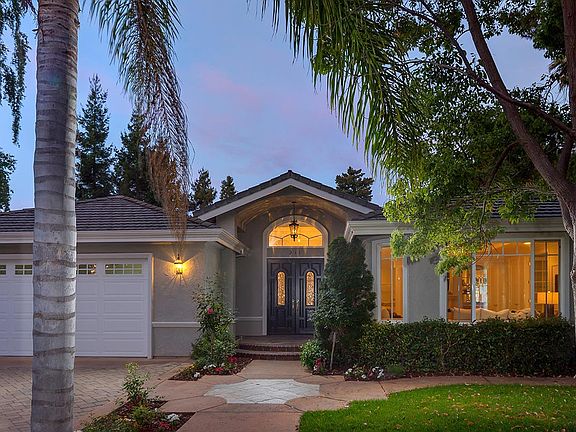 2nd image of 211 Solana Dr