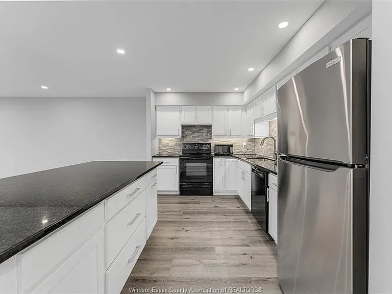 380 Pelissier St #1103 — Photo 13