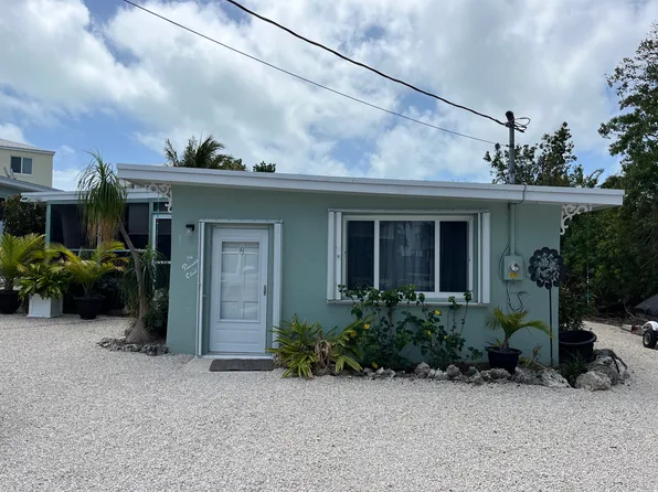 8 Lake Shore Dr, Key Largo, FL 33037