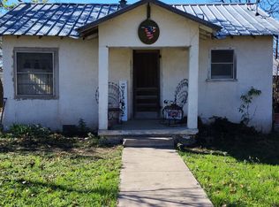 1412 S Crockett Ave, Sonora, TX 76950