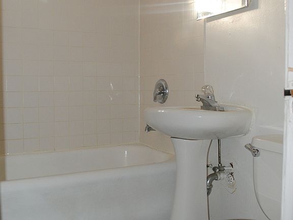 5th image of 310 N Pine Ave APT 2B
