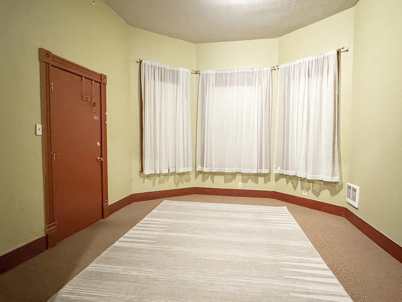 Studio, 400 sqft, $1,150 — Photo 2