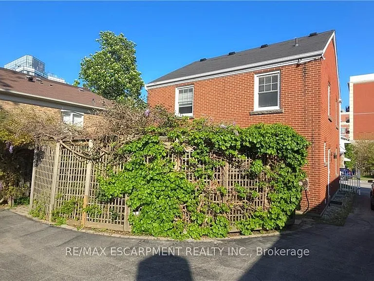 2047 James St — Photo 30