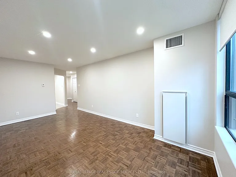17 Brookbanks Dr #104 — Photo 3