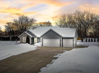 9030 S 35th St, Franklin, WI 53132