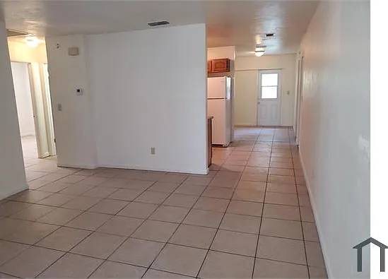 4 bed, 1275 sqft, $1,875 — Photo 2