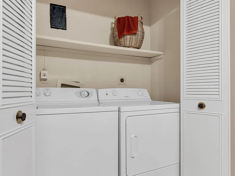 Woodlake Apartments — Photo 12